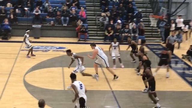 Emoni Bates outscores Jackson in first half of Ypsilanti Lincoln's win смотреть онлайн