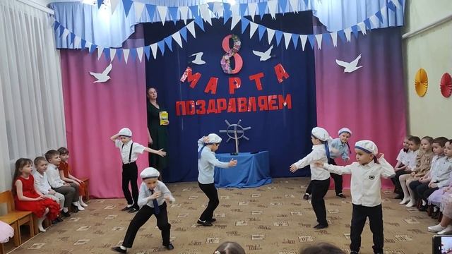 будни многодетной семьи, поздравление мамы с 8 марта, строим дом, из Германии в Россию