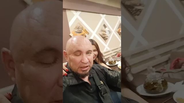 Якудза в отпуске. с женой в кафе сидим.
19.10.2022г Ахмат Сила. Слава России
