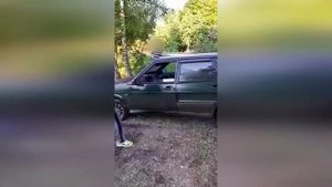 эвакуатор вытащил автомобиль из водоема