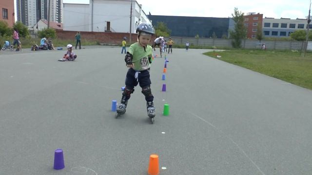 Обучение катанию на роликах детей в Челябинске(roller.icechel.ru) смотреть онлайн