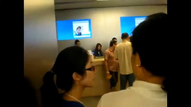 2010 11 19 China Visit Apple Store смотреть онлайн