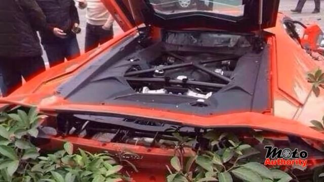 🔴 MUST SEE! Arancio Argos Lamborghini Aventador Crashes Into Bus in China смотреть онлайн