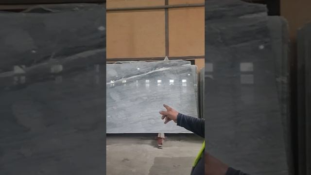 #shors 36-тонный контейнер едет как по маслу. Выгрузка гранита. Необычная конструкция прицепа. смотреть онлайн