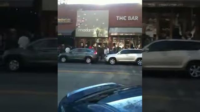 Apple Store Palo Alto - Employees running around the block смотреть онлайн