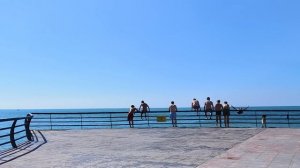 Бульвар . Пляж с моста.