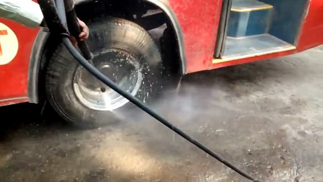 KARCHER HDS 8/18 cleaning heavely oil and grease смотреть онлайн