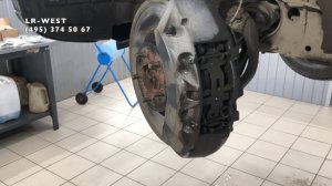 Замена передних тормозных колодок на Рендж Ровер своими руками