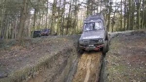 Parkwood 4x4 march 13th 2011 Fourtrak down the chute