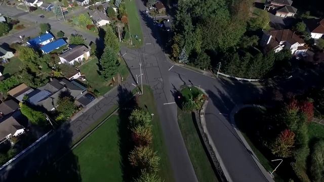 A birds eye of Renton. Test render: Apple ProRes 422 HQ.mov смотреть онлайн