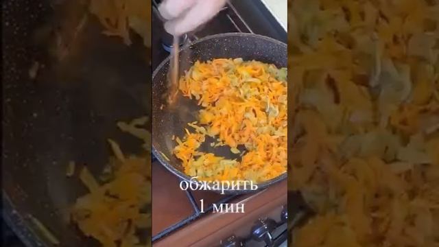 Боже, как вкусно! Специально держу кефир и соленые огурцы в холодильнике!