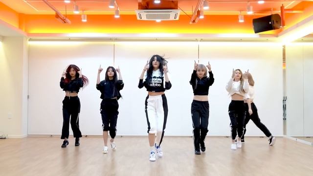 EVERGLOW - LA DI DA dance practice mirrored