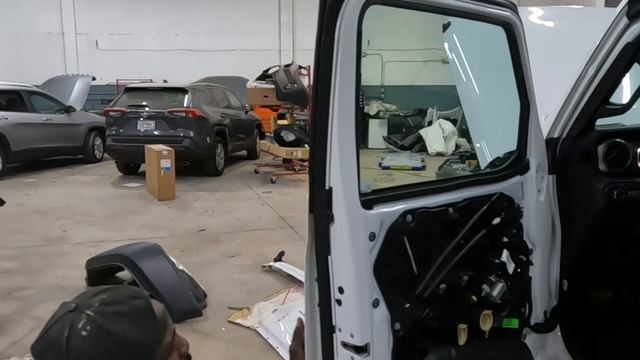 How to take apart the door handle-mirror  door trim panel from off a 2020 Jeep gladiator
