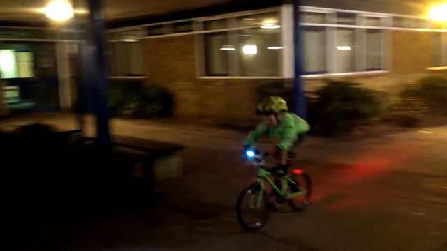 William Hadleigh standing on seat смотреть онлайн