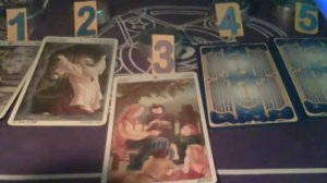 Расклад Таро "Скучает ли по мне загаданный человек"