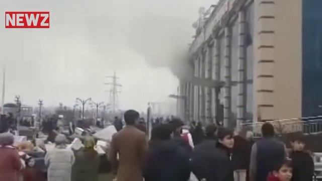 В Душанбе горит ресторан Яккасарой