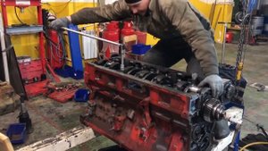 ПРОТЯЖКА КОЛЕНВАЛА ДВИГАТЕЛЯ САМОСВАЛА!💪💪💪