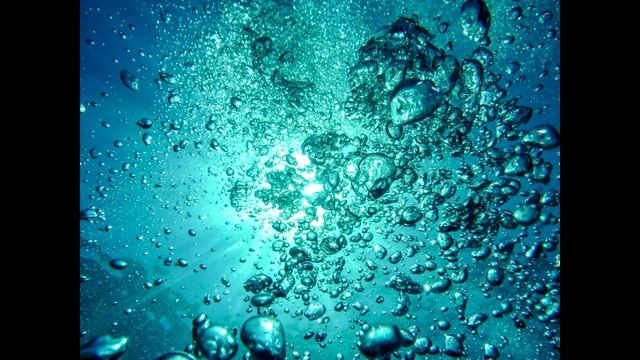 Звук воды. Вода  вытекает из динамиков. Атмосферные звуки