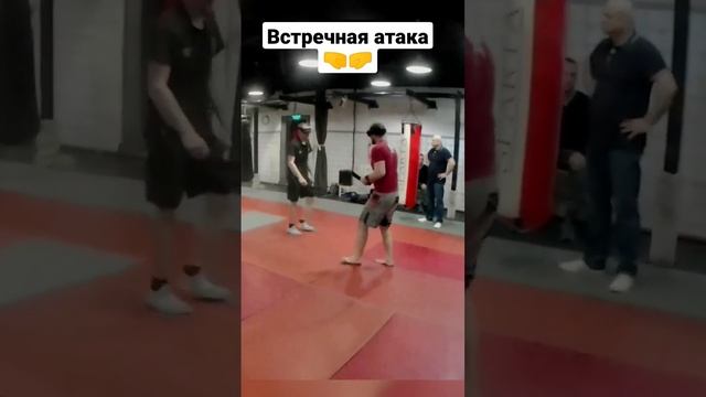 Встречная атака. Ножевой бой #shorts смотреть онлайн