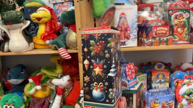 Подарок в картонной упаковке Новогодняя