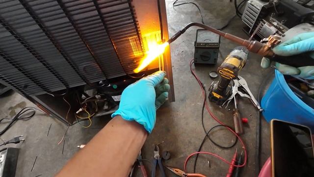 ซ่อมตู้เย็นมินิ Hisense RR60D4AD By.ช่างแป๋ง смотреть онлайн