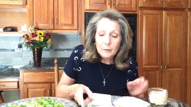 Treat filled Muffins Gluten-Free and Cold cut & Fruit Green Salad смотреть онлайн