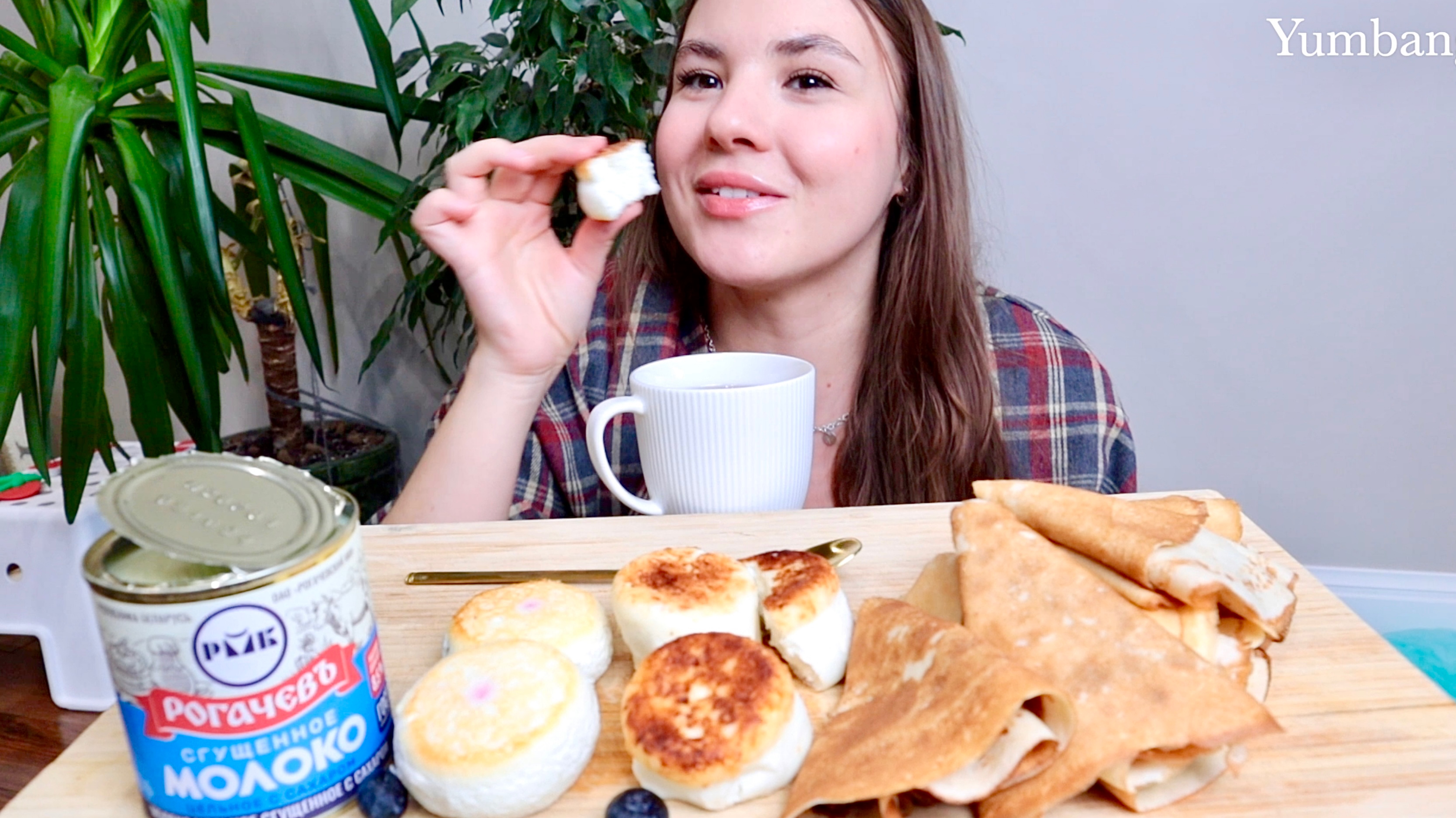 МУКБАНГ как кормить грудью? мой опыт СЫРНИКИ СГУЩЕНКА БЛИНЧИКИ ЗАВТРАК mukbang pancake