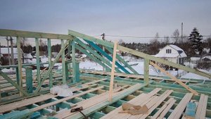 Правильная крыша и перекрытия для каркасного дома на сваях за 1 день