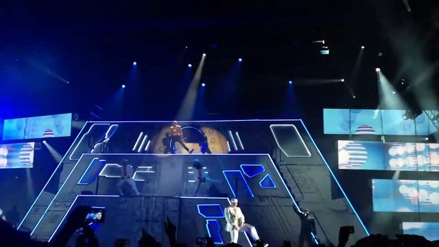 Chris Brown - Carpe Diem Tour - 23.11. Stuttgart.MOV смотреть онлайн