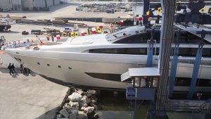 Супер яхта - Riva 122' Mythos