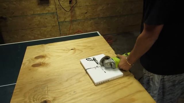 Cutting Into A Mac ! смотреть онлайн