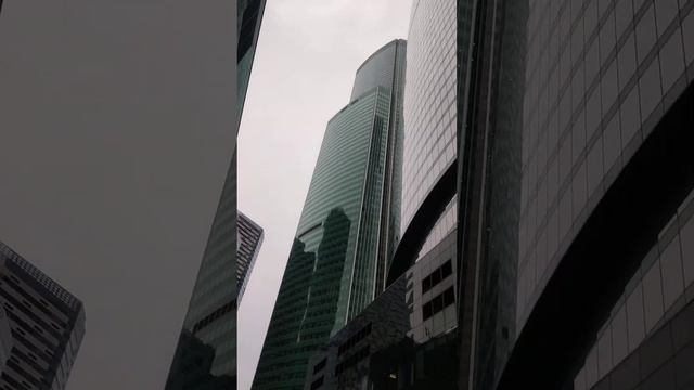 Москва Сити. Выходишь из метро Деловой центр в Москве - и вы в Нью-Йорке