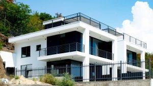 Крым.
Алушта.
Дом мечты на море.
Красивый дом, стоящий на склоне с панорамным видом на море.