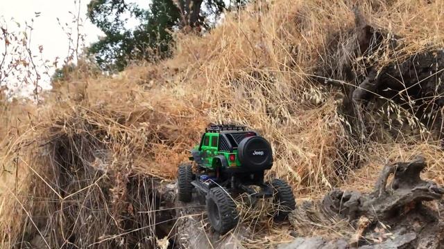New Bright Jeep Wrangler body on Traxxas TRX 4 chassis смотреть онлайн