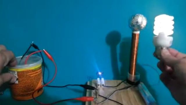 Demostracion de bobina de tesla смотреть онлайн