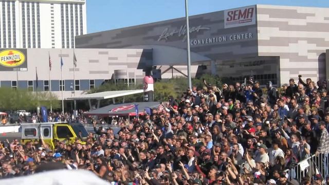 Pontiac G8  Hoonigan burnyard SEMA show 2022 1104