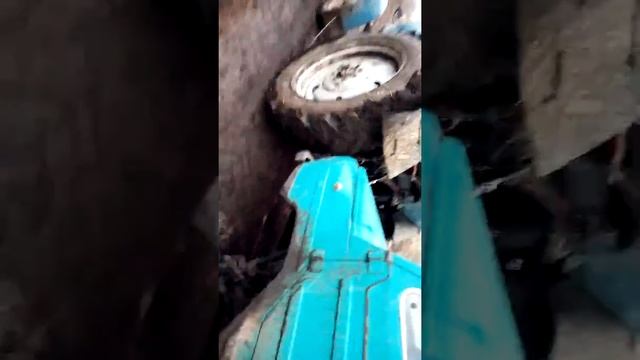 ЛУАЗ ВОЛЫНЬ СЛОМАЛ НОГУ смотреть онлайн