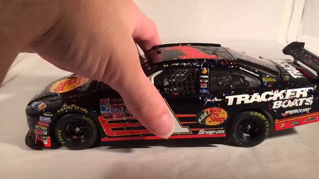 Review: 2007 Martin Truex Jr #1 Bass Pro Shops/Tracker Boats Chevy Dover Win 1/24 NASCAR