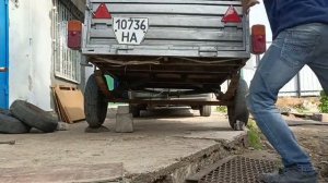 как поднять прицеп без домкрата в одиночку без помощников.При помощи шлакоблока и кирпича.