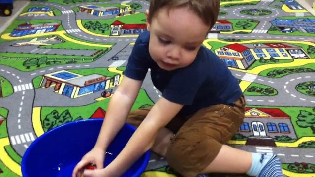 РОБОКАР МАШИНЫ играем на улице. ROBOKAR MACHINE play on the street. смотреть онлайн