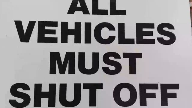 Who smeared all this cake on the bus seats? смотреть онлайн