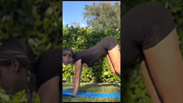 DEEP HIP OPENING YOGA IN THE PARK #stretching #yoga #short #shorts #hotyoga