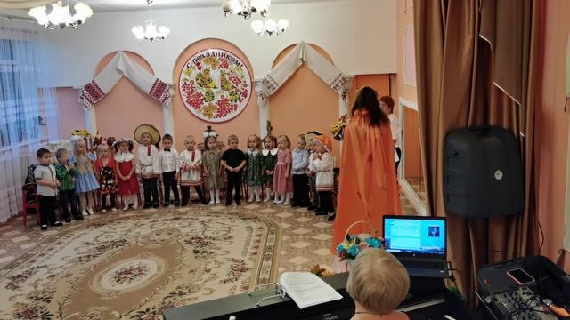 Осенняя песенка утренник