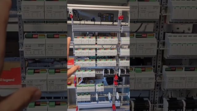 Сборка шкафов умного дома AlphaSE от компании Умная Электроника ( alice.smart-elec.ru )