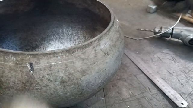 ОТец починил дырявый котелок