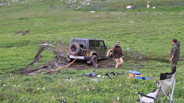 Jeep Wrangler Sahara. 4x4 Off road. Adventures in deep mud. 3200 above sea level. Ущелье Кенсу смотреть онлайн