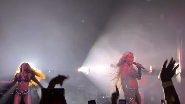 Victoria Monét Ass Like That Live 4K #jaguartour #jaguar @victoriamonet смотреть онлайн