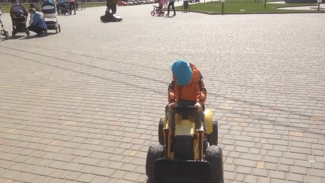 После детского сада идем в парк кататься на машинке смотреть онлайн