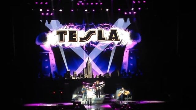TESLA Love Song Snippet (Live at The Forum September 20, 2015) смотреть онлайн