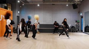 EVERGLOW - FIRST dance practice mirrored